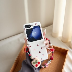 Cherry Bracelet Case for Motorola Razr 50 Ultra / Razr 2024 Plus – Cute Soft Silicone Protective Cover