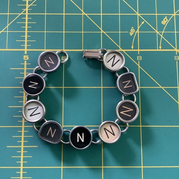 Bracelet clé machine à écrire - TOUS les « N » s