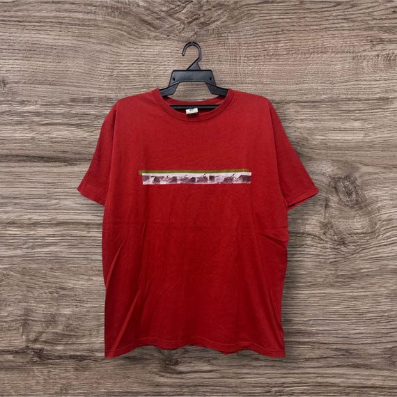 Patagonia, Vintage 90’s Patagonia Surfing Tee / Modern Streetwear / Skate Surf Tee / High End Fashion / Photo Tee / Graphic Tee / Size M
