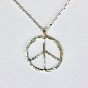 Collar con el símbolo de la paz