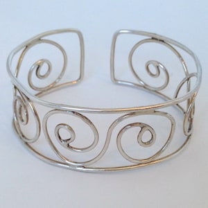 Spiral Design Manschette Armband