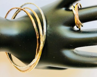 Intertwined or separate tricolor bangle bracelets