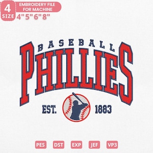 Puede incluir: Un diseño de archivo de bordado con la palabra "Phillies" en rojo con un contorno azul, arqueada sobre un gráfico de béisbol. El diseño incluye "EST. 1883" y está disponible en tamaños de 10.16cm, 12.7cm, 15.24cm y 20.32cm.