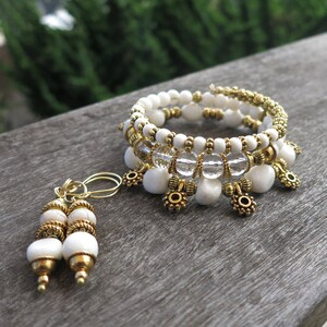 White and gold Dreams Memory Wire Bracelet + Earrings - made with gemstones and gold-plated beads