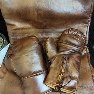 Antique style genuine leather boxing gloves - High quality sparring gloves -Old school punching bag gloves - MMA - KICKBOXING Gift for boxer