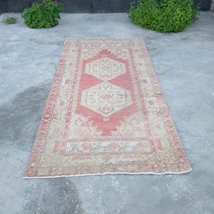 Red Turkish Uşak Rug 4x8: Vintage Wool Boho Rug