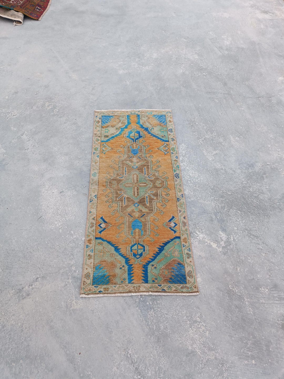 2x4 Handmade Vintage Ousak Turkish Wool Rug (52x118cm) – Oriental ...