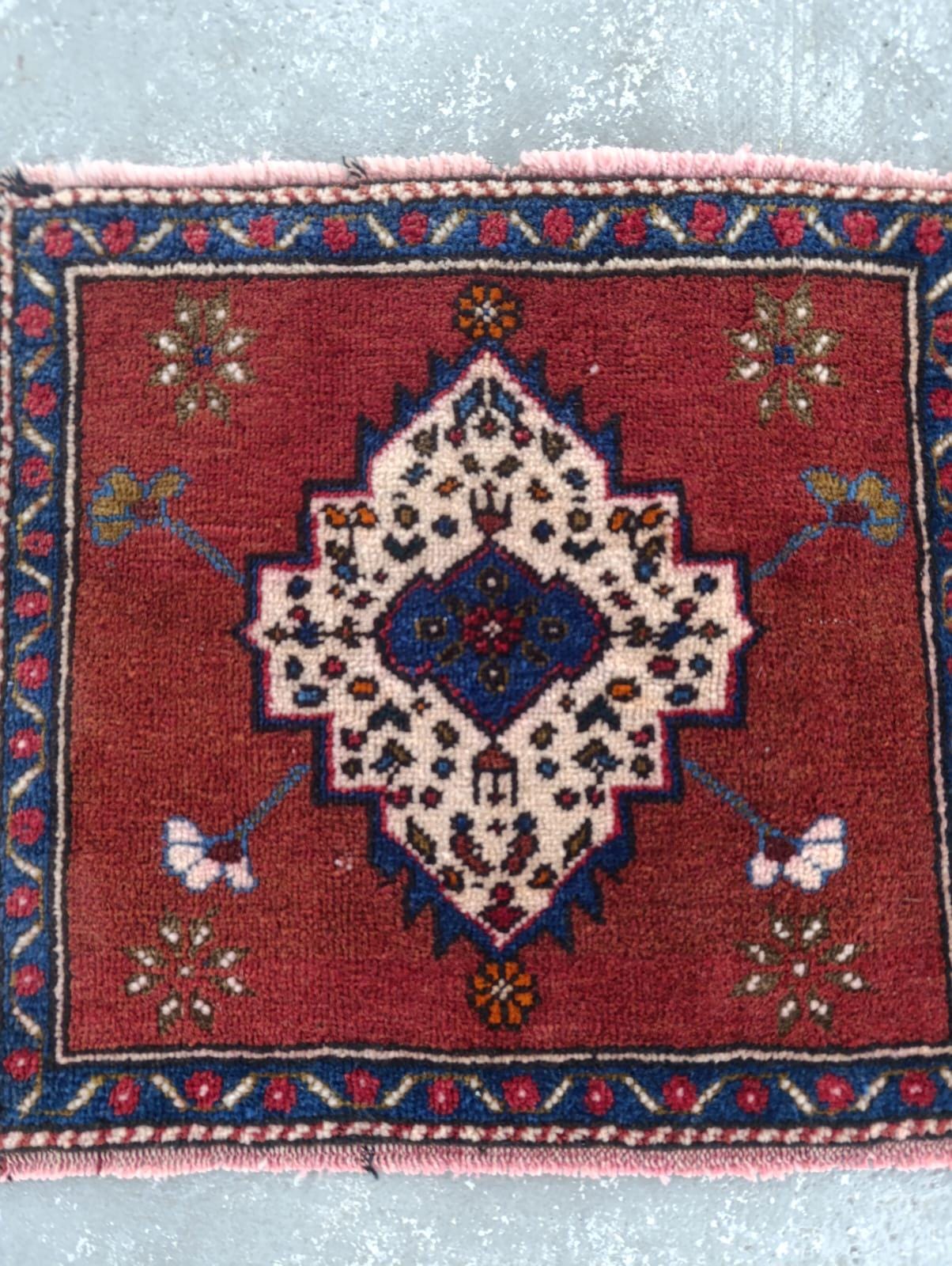 Tapis vintage en laine turque : petit tapis carré en baht, 2 x 2