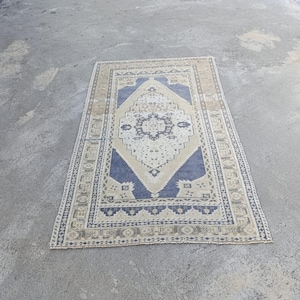 4x6 Vintage Turkish Rug: Beige & Blue Oushak Wool Carpet