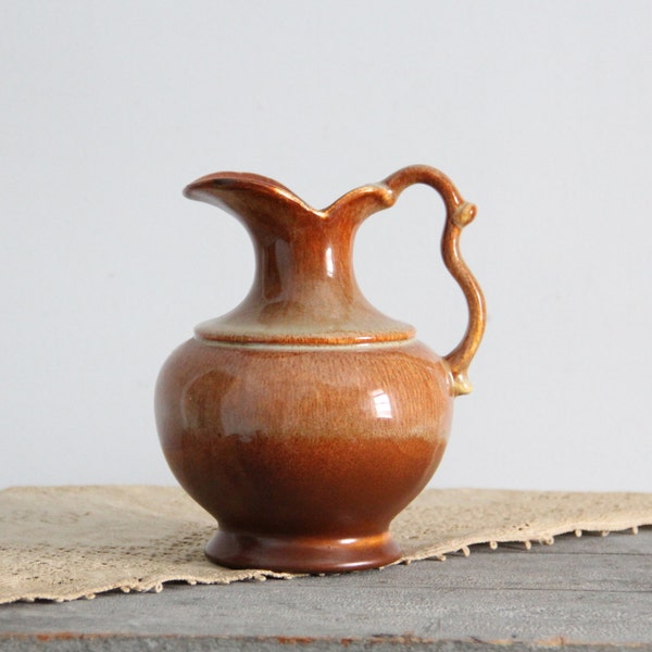 vintage pottery pitcher / kitchen decor / water pitcher / serveware / royal haeger