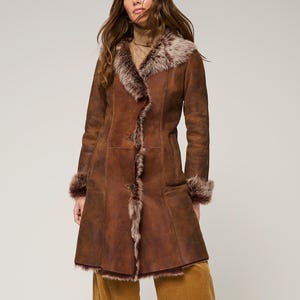 Vintage Brown Shearling Coat for Women – Retro Style Sheepskin Outerwear