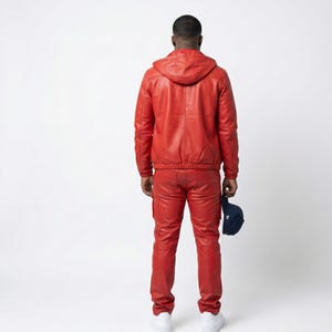 K&ouml;nnte beinhalten: Ein Set aus drei Keramikbechern mit gesprenkelter, matter Oberfl&auml;che. Die Becher sind in Creme-, Hellgrau- und Dunkelgraut&ouml;nen gehalten. Jeder Becher hat ein schlichtes, modernes Design und einen abgerundeten Henkel.