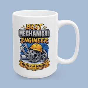 Może przedstawiać: Biały ceramiczny kubek z nadrukiem graficznym zawierającym tekst BEST MECHANICAL ENGINEER oraz MASTER OF MACHINE. Wzór przedstawia żółty kask ochronny, duże szare koło zębate, klucz płaski, suwmiarkę oraz niebieskie plany techniczne.