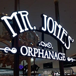 Custom Front Lit Sign to Give a Modern and Professional Look to Your Brand