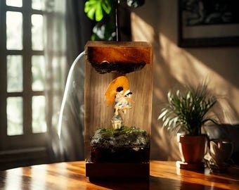 Ręcznie robiona lampa G.hib.li: Żywiczna lampa diorama „Grobowiec Świetlików”