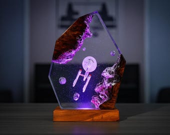 Lampa Mgławica z żywicy i drewna Star Trek USS Enterprise | Prezent dla kolekcjonera science fiction | Unikalna dekoracja dla geeków | Lampka nocna Galaxy Starship