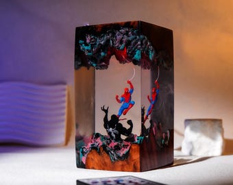 I.r.on Man vs Ve.nom Resin Lamp | Handmade Super/hero Diorama | LED Battle Light | Unique Christmas Gift for Mar.vel Fans & Collectors