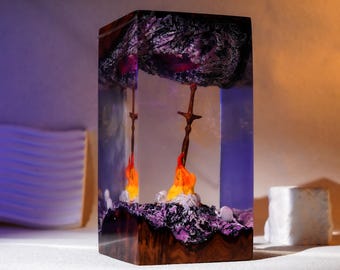 Lampa z żywicy Bon.fire | Ręcznie robiona diorama inspirowana Dark Souls | Fantastyczna lampa LED z motywem ognia | Dekoracja biurka gracza Go.thic | Prezent świąteczny 2025