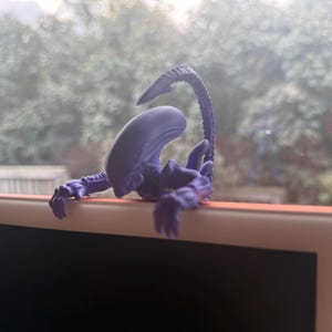 3D Printed Alien Monitor Decor | Sci-fi Desk Companion, Gamer Accessory ...