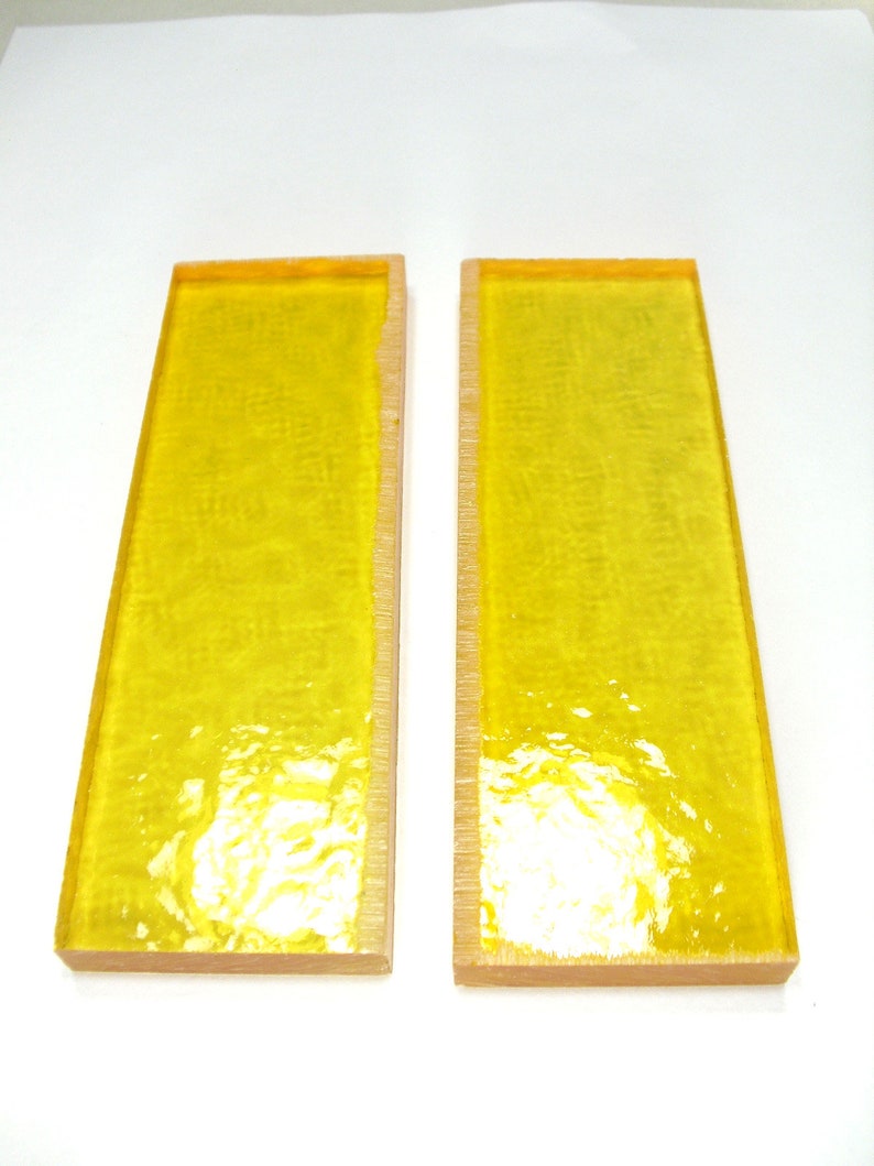 Transparent Amber Scales Knife Handles . image 2