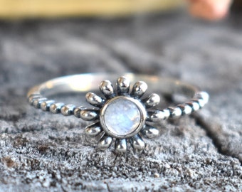 Daisy Moonstone Ring, Flower Ring, Floral ring, y2k ring, silver ring, flower child ring, flower power, cottagecore ring, cottage, moonstone
