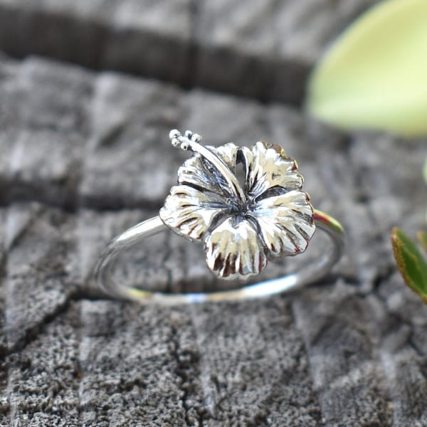 Bague hibiscus, bague fleur d'hibiscus, bague tropicale, amoureux des plantes, dame des plantes, monstera, bijoux hawaïens, bague de plante d'intérieur, plante d'intérieur, fleur