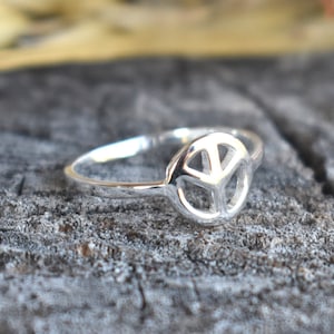 Peace Ring, Peace Sign Ring, 90&#39;s style, y2k, boho ring, hippie ring, flower child, 70&#39;s peace sign, sterling silver peace ring