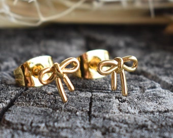 Pendientes de lazo de oro, pendientes de oro, pendientes de oro, pendientes minimalistas, pendientes de lazo, pendientes de oro de 18 quilates, joyas de lazo, pendientes de cinta, pendientes de nudo