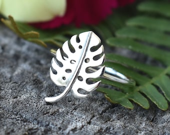 Monstera ring, monstera leaf ring, tropical ring, plant lover, plant lady, monstera deliciosa, monstera jewelry, houseplant ring, houseplant