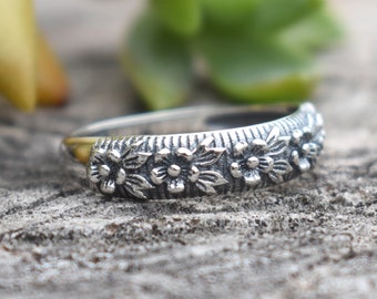 Floral ring, Flower Ring, floral band, y2k ring, silver floral ring, flower child ring, flower power, cottagecore ring, sterling flower ring