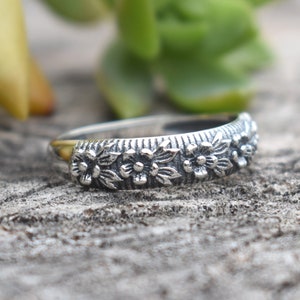 Floral ring, Flower Ring, floral band, y2k ring, silver floral ring, flower child ring, flower power, cottagecore ring, sterling flower ring