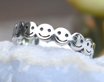 Eternity smile ring, Smiley face ring, Sterling silver smile, Emoji ring, Happy Face ring, Smile face jewelry, y2k ring, y2k smiley face