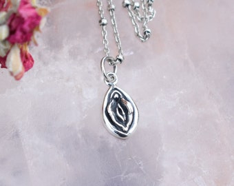 Yoni Necklace, Pussy Necklace, Vulva Necklace, Feminism, Feminist Jewelry, Womens Empowerment, Female Vagina, Yoni Jewelry, divine feminine