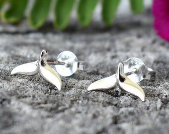 Pendientes de cola de ballena, pendientes de cola de ballena de plata de ley, pendientes de pez, joyería de cola de ballena, pendientes de cola pequeños, pendientes de surfista, postes oceánicos
