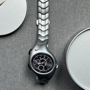 Nike Triax Chronograph Watch – Metallic Silver Wave-Link Band, Black Dial | Vintage Nike Sports Watch