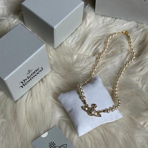 Vivienne Westwood Mini Bas Relief Perlen-Choker - Gold Kugel Anhänger