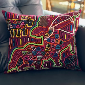 Centaur Mola Pillow / Kuna Indian Mola / Vintage Panama Mola / Hand Sewn Mola / Abstract Art Pillow