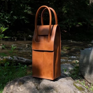 Handcrafted Cowhide Leather Wine Tote Bag: Single Bottle Carrier