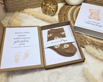 Geschenkbox zur Schwangerschaftsverkündung mit Babysocken | Personalisierte Überraschung für Papa, Oma, Opa & die ganze Familie