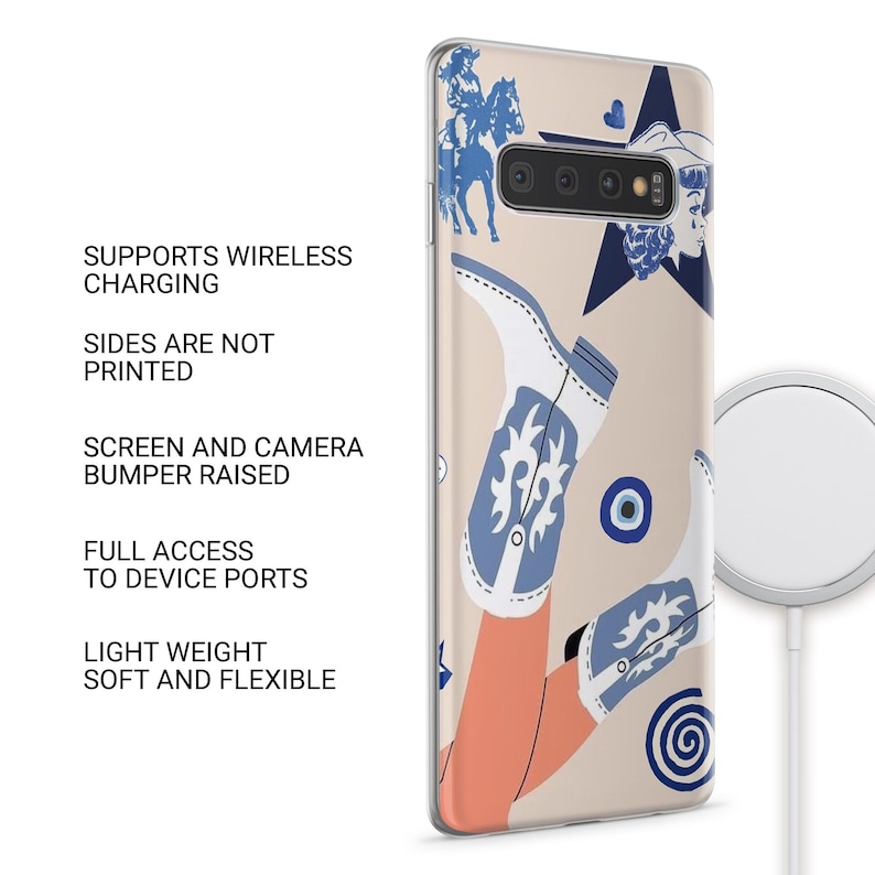 Peut inclure: Coque de t&eacute;l&eacute;phone avec un fond beige orn&eacute; d'un motif de bottes de cowboy bleues et blanches, d'une &eacute;toile et d'une silhouette d'une personne &agrave; cheval. La coque prend en charge le chargement sans fil et est l&eacute;g&egrave;re et souple.