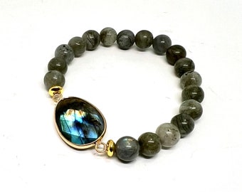 Smooth Labradorite Beads on a Stretchy Bracelet Featuring Vermille Encased Bezel Faceted Labradorite Bracelet