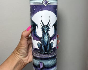 Vaso térmico de acero inoxidable de 20 onzas con diseño de libro de dragones de fantasía.