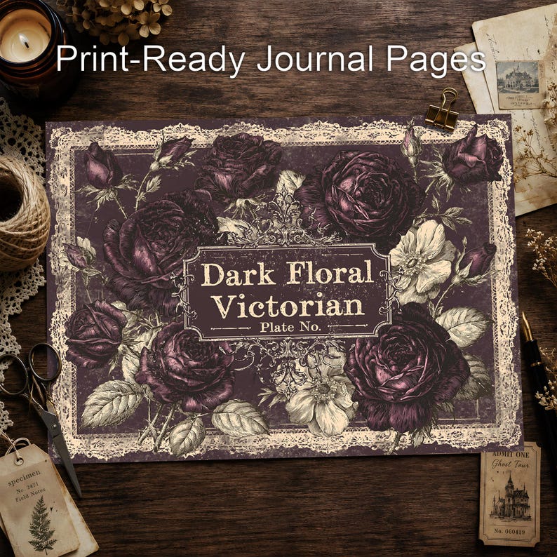 Puede incluir: Una p&aacute;gina de diario rectangular con fondo morado oscuro y detalladas ilustraciones de rosas moradas y blancas. El centro contiene un marco decorativo con el texto Dark Floral Victorian Plate No. y un borde que imita el encaje.
