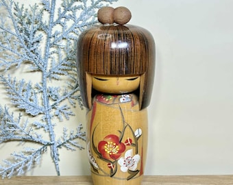 重厚感 美 宮島 無筆 Muhitsu こけし 創作 kokeshi doll Kokeshi Doll by Miyajima Muhitsu (24cm) - Kokeshi Japan