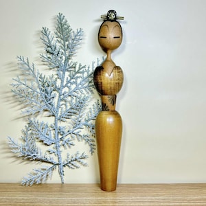 Kokeshi Doll, Vintage japanische kreative Puppe von Shido Shozan (24,5 cm.)