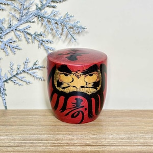 Daruma Kokeshi Doll ,Vintage Japanese Wooded Daruma Doll (6cm.)