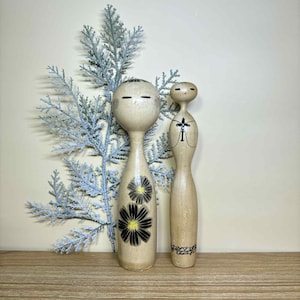 Kokeshi Doll(Set of 2), Vintage Japanese Creative doll &quot;Slender Body&quot;(17.7cm./17.3cm.)