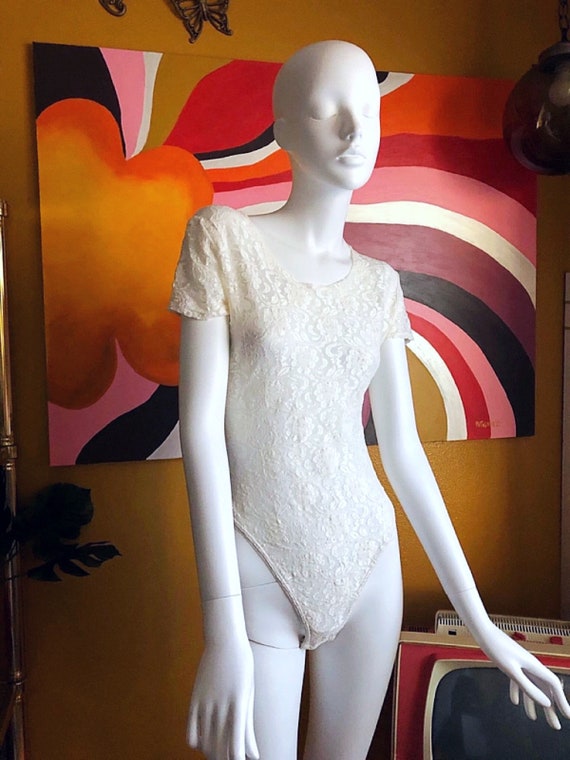 70s Short Sleeve Sheer Cream Stretch Lace Bodysuit - image 4