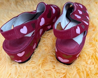 40s does handmade Sz. 8 Love & Happiness Peep-Toe Sling-back Hearts Platform Tagged Wedges Red Chunky Heel Sandals