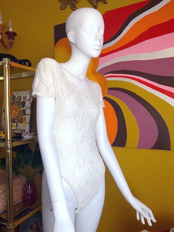 70s Short Sleeve Sheer Cream Stretch Lace Bodysuit - image 3